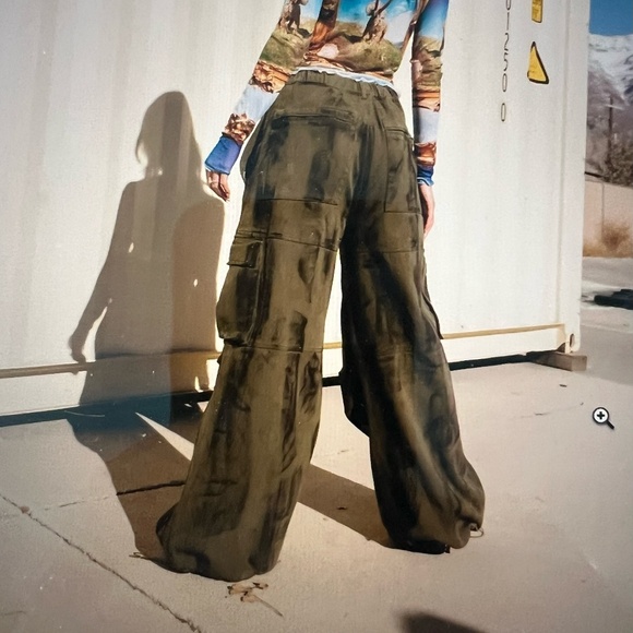 Dressed in LALA Ultra Wide Leg Cargo Pants, Sz M - Picture 1 of 9